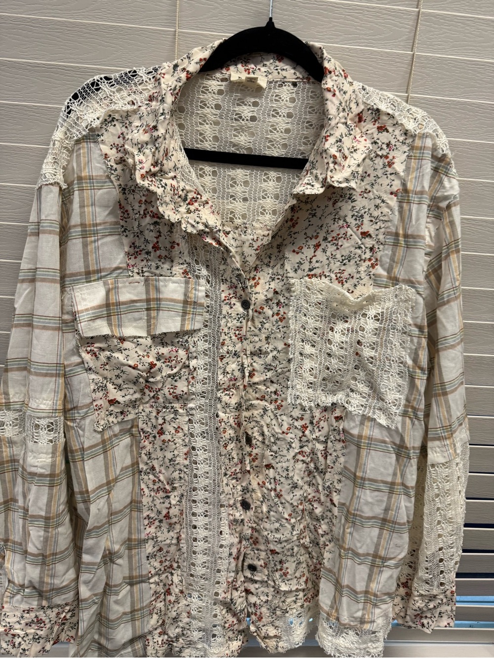POL Cream Floral & Plaid Lace-Trim Button Down Shirt
